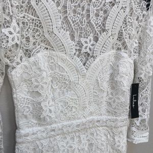 LULU’S Rainey White lace body con dress